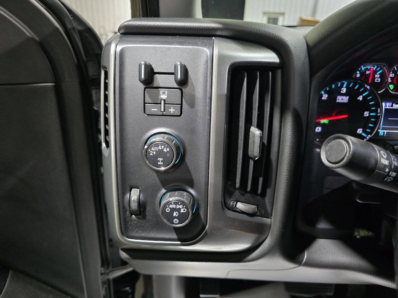 Used 2018 Chevrolet Silverado 1500 LT w/ All Star Edition image 37