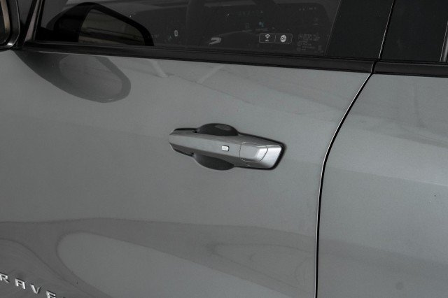 Used 2025 Chevrolet Traverse LT w/ LPO, Floor Liner Package FWD image 41
