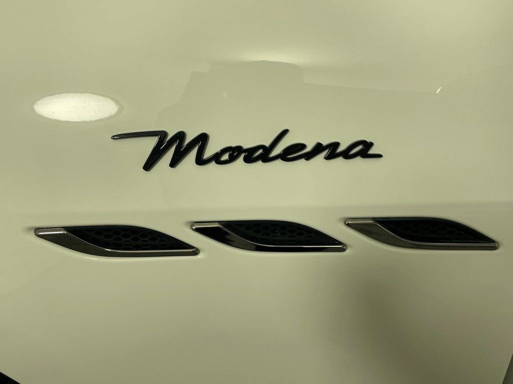 Used 2022 Maserati Ghibli Modena RWD image 15