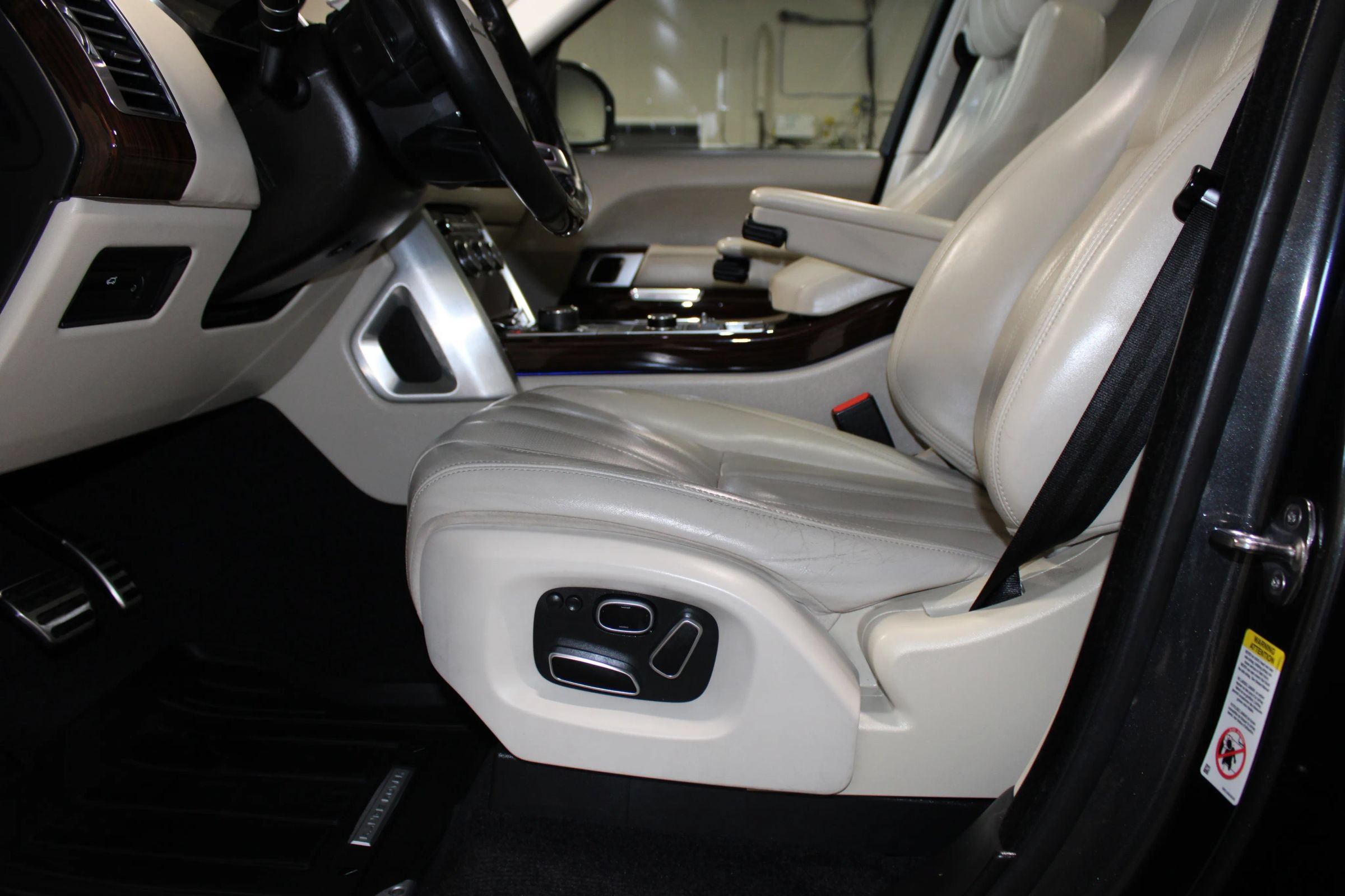 Used 2014 Land Rover Range Rover Supercharged AWD/4WD image 28