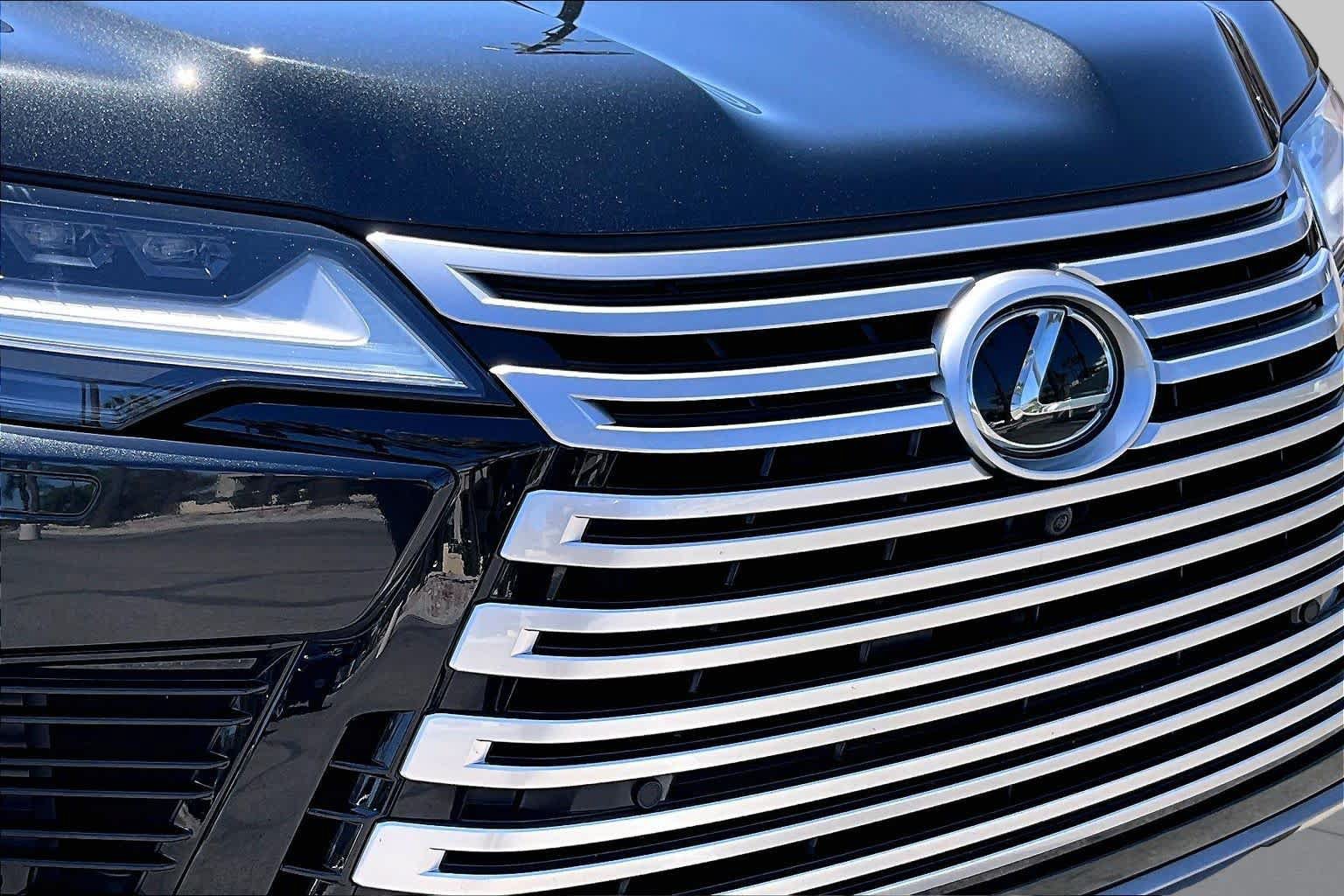 Certified 2024 Lexus LX 600 4WD w/ Luxury Package image 28