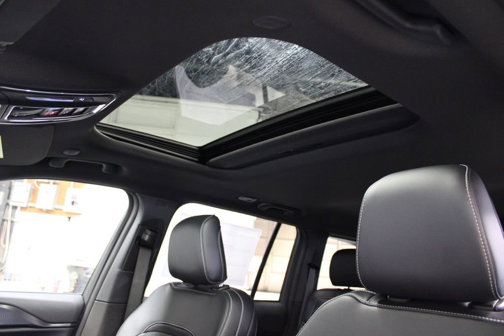 New 2025 Jeep Grand Cherokee Laredo image 24