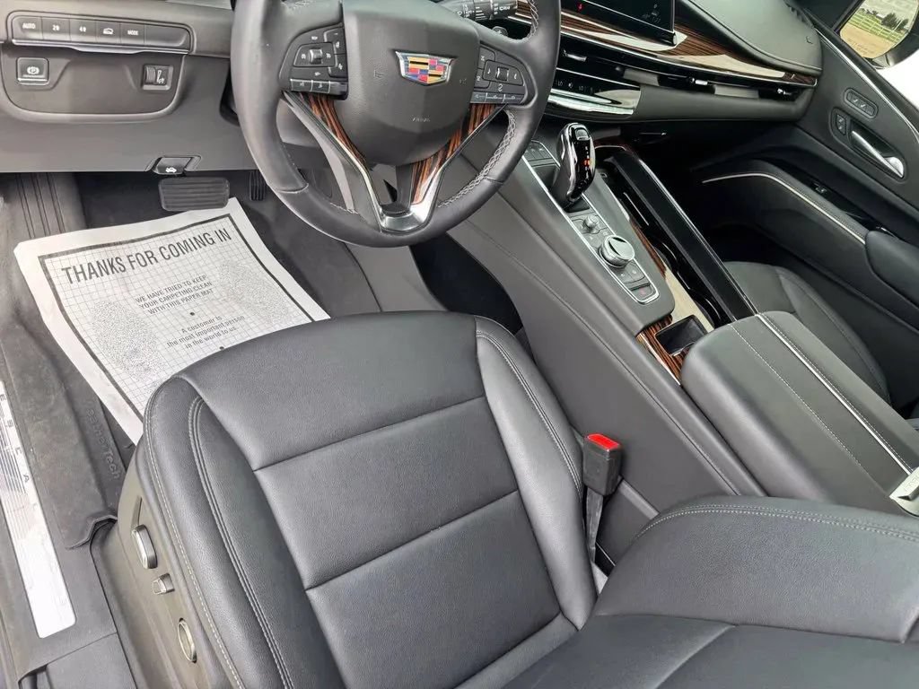 Used 2024 Cadillac Escalade Luxury AWD/4WD image 11