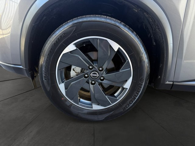 Used 2025 Nissan Rogue SV AWD/4WD image 9