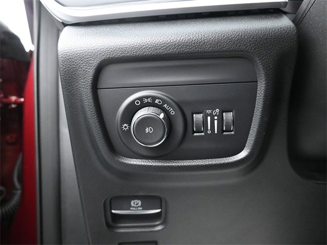 Used 2025 Jeep Grand Cherokee Limited w/ Luxury Tech Group II image 14