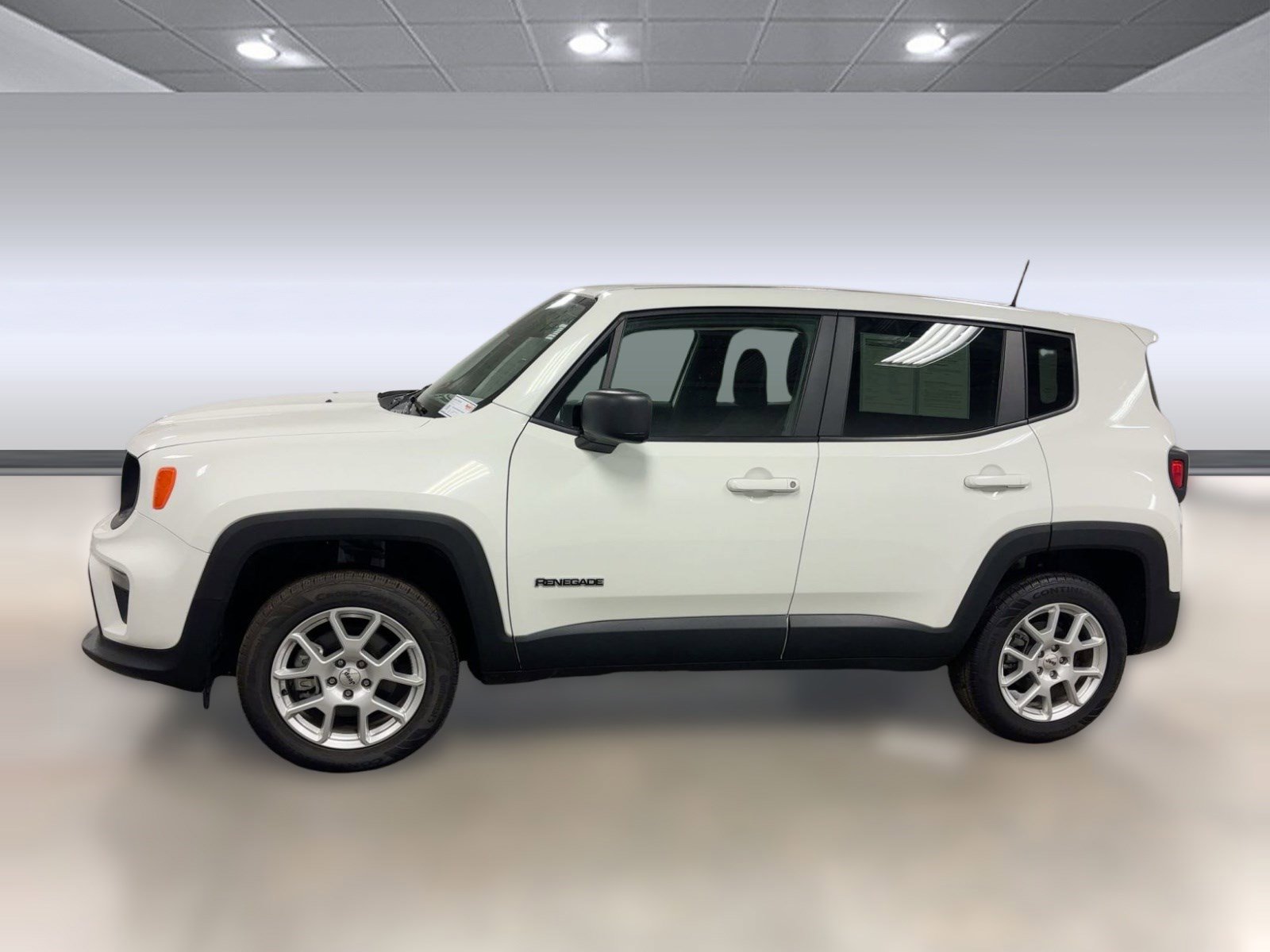 Used 2023 Jeep Renegade Latitude image 2