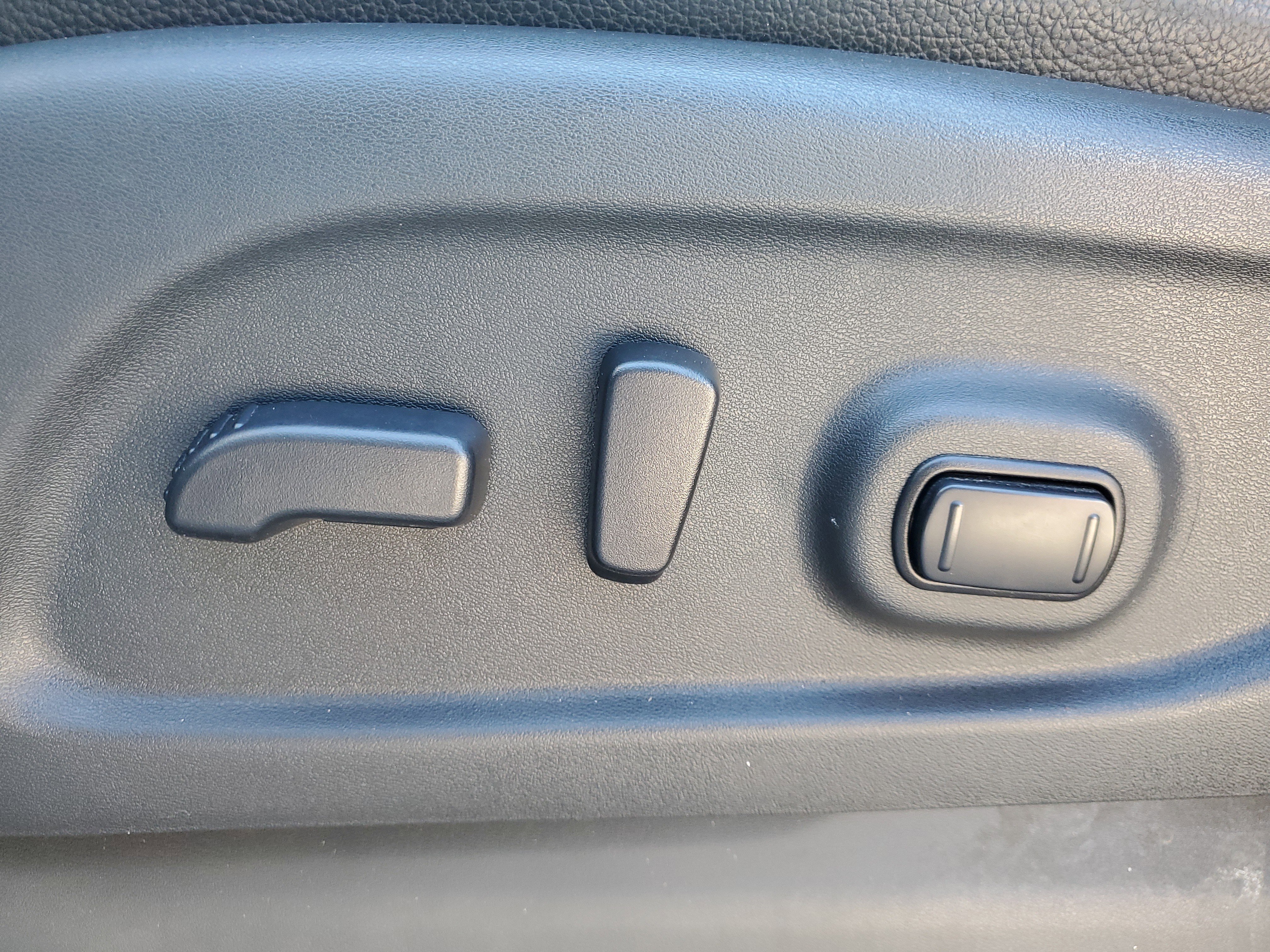 Used 2018 Nissan Titan PRO-4X w/ Pro-4x Convenience Package image 15