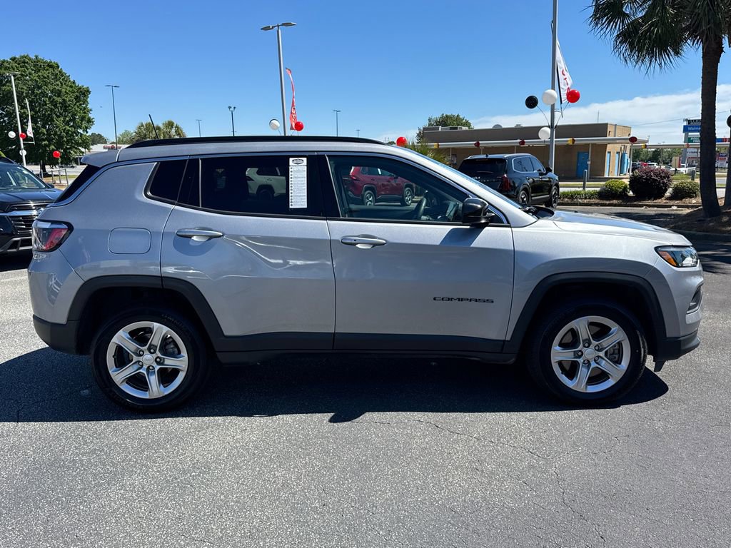 Used 2024 Jeep Compass Latitude AWD/4WD image 2