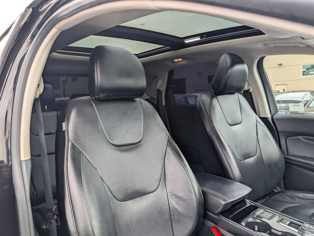 Used 2019 Ford Edge Titanium w/ Equipment Group 301A FWD image 11