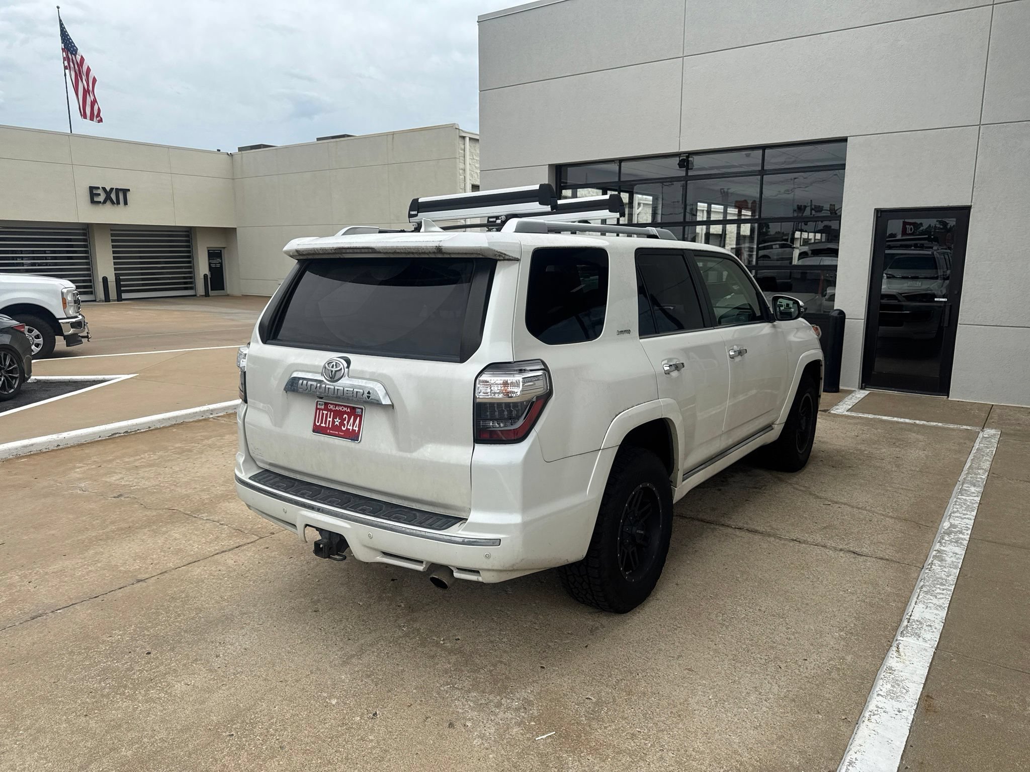 Used 2016 Toyota 4Runner Limited w/ Four Season Floor Mat Package AWD/4WD image 3