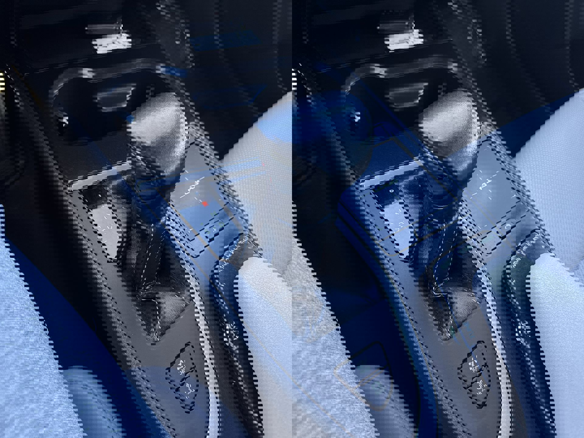 Used 2019 Lexus UX 250h image 16