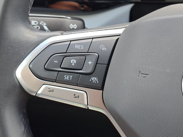 Used 2024 Volkswagen Taos SE AWD/4WD image 16