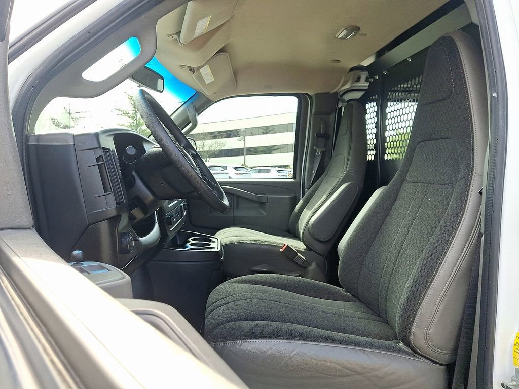 Used 2024 GMC Savana 2500 w/ Driver Convenience Package image 14