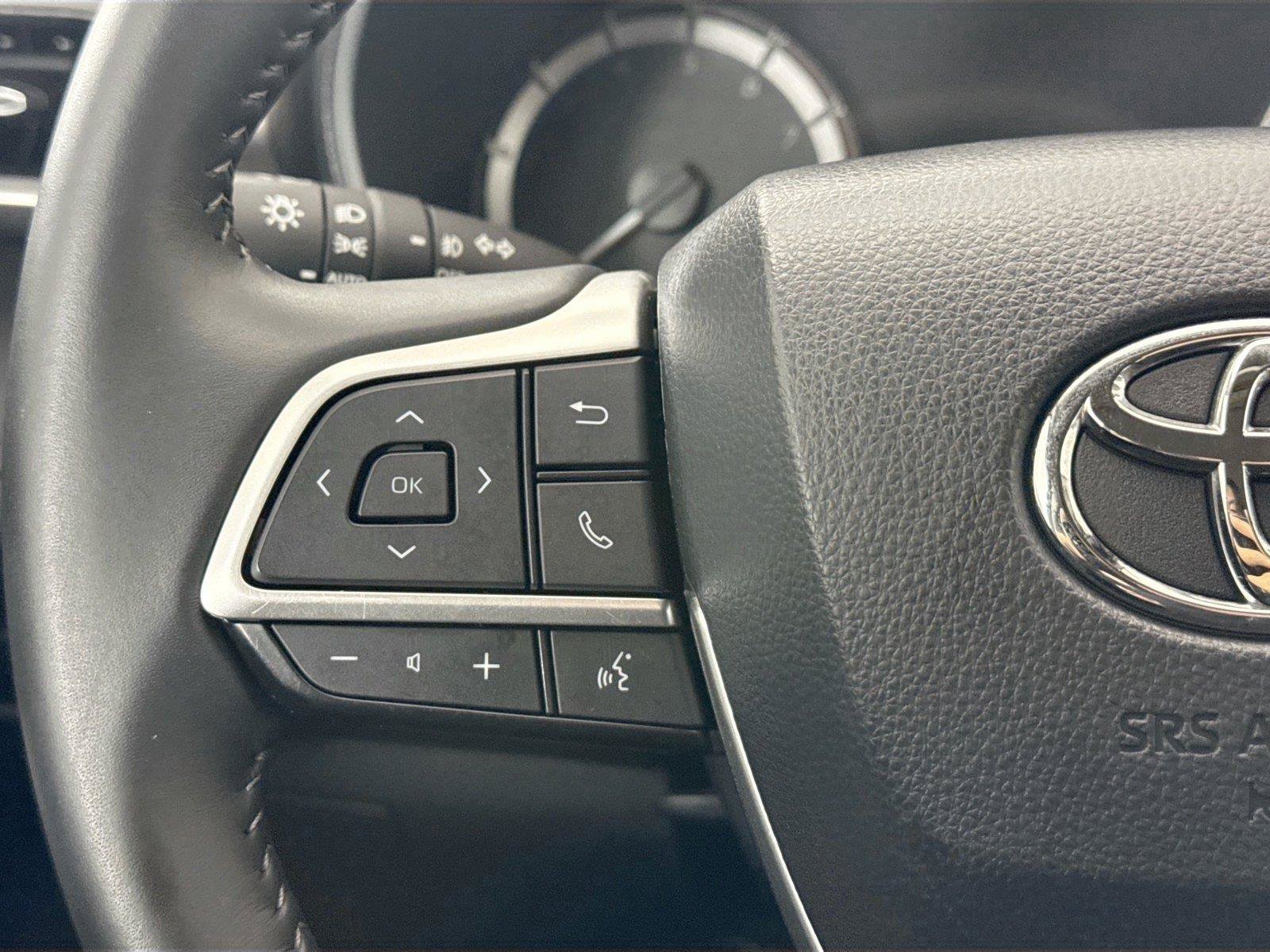 Used 2024 Toyota Highlander LE FWD image 17