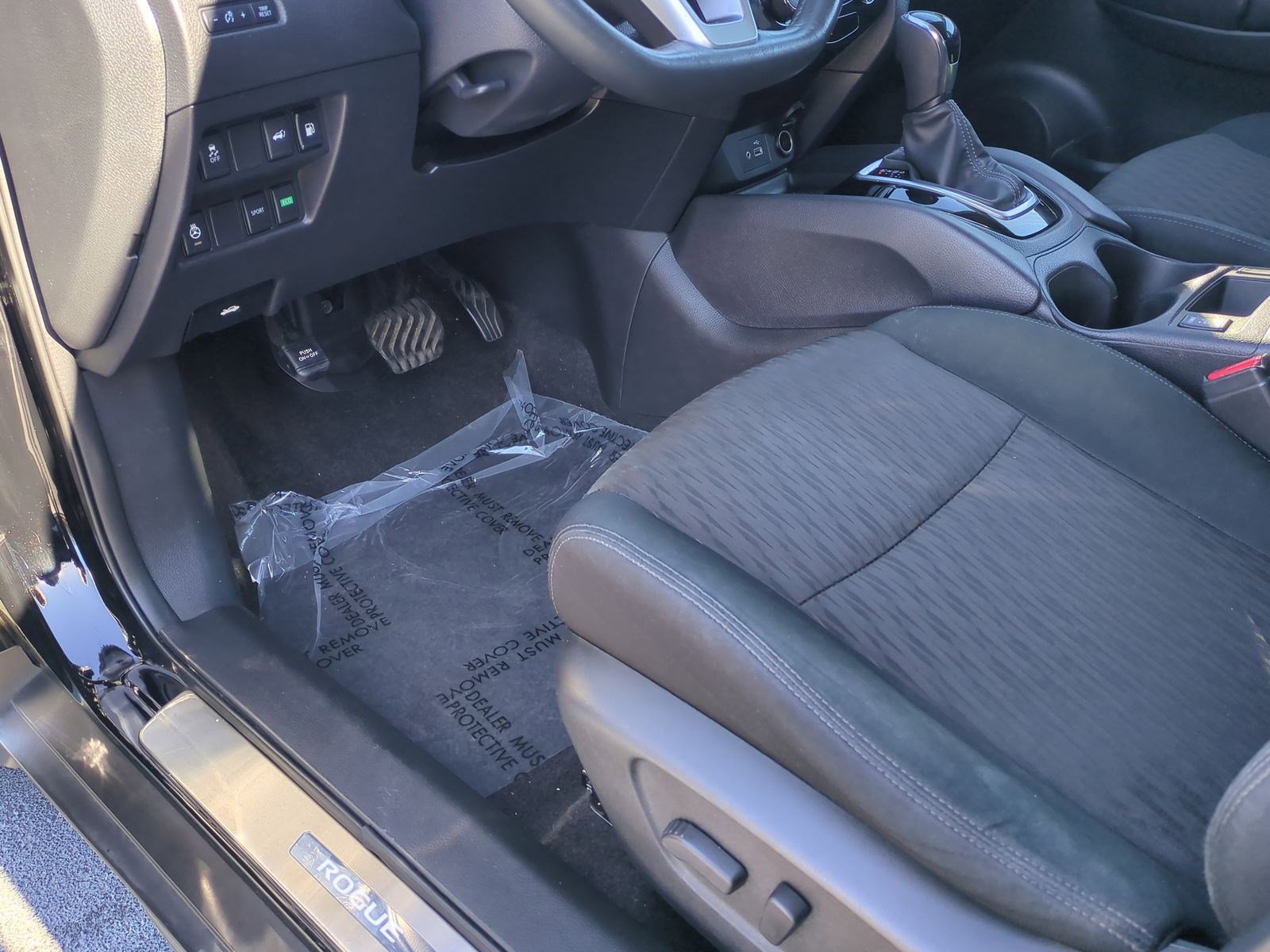 Used 2018 Nissan Rogue SV w/ Premium Package image 17