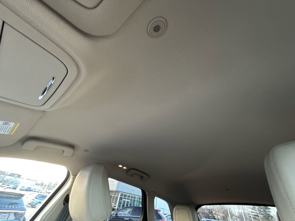 Used 2025 Lincoln Corsair Reserve image 16