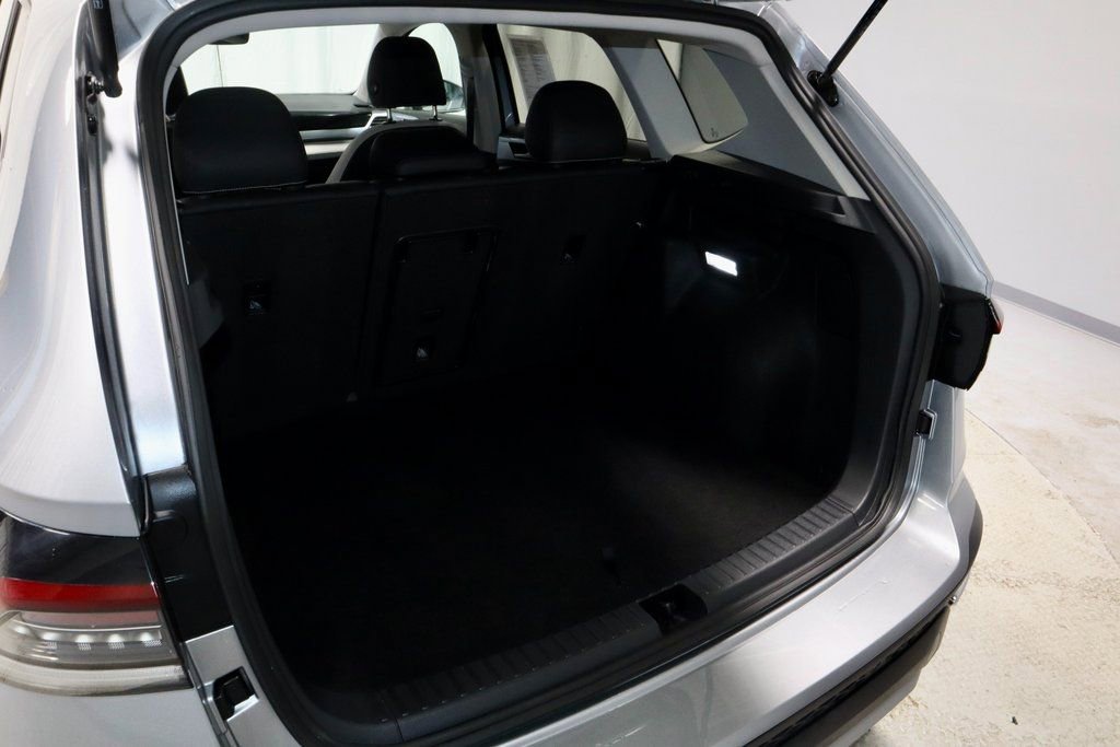 Used 2025 Volkswagen Taos SE image 13