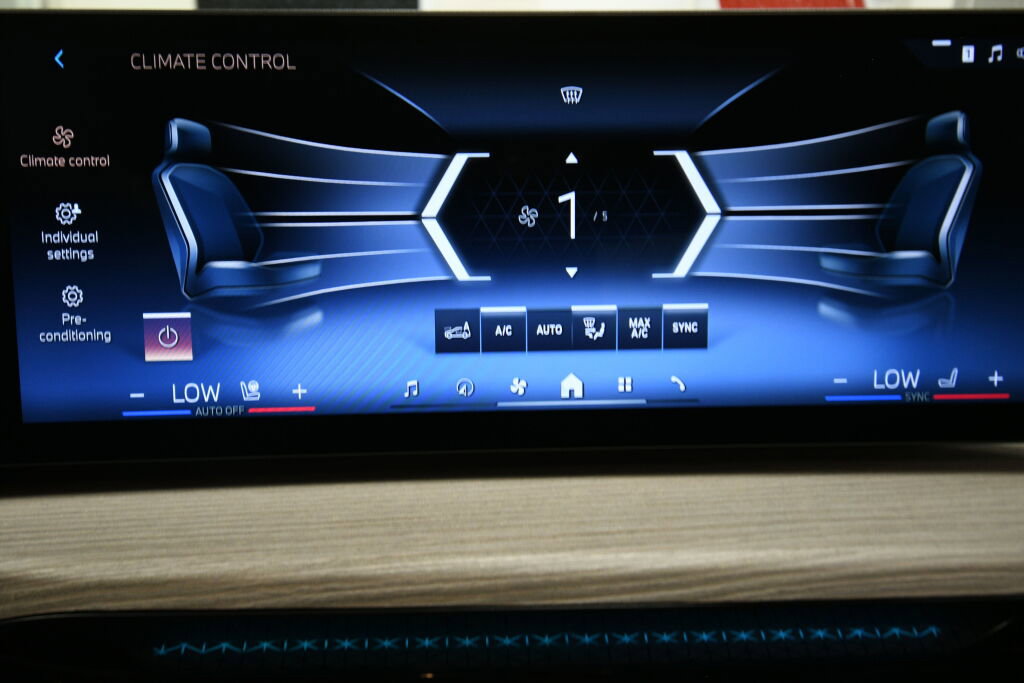 Used 2025 BMW 330i xDrive Sedan image 16