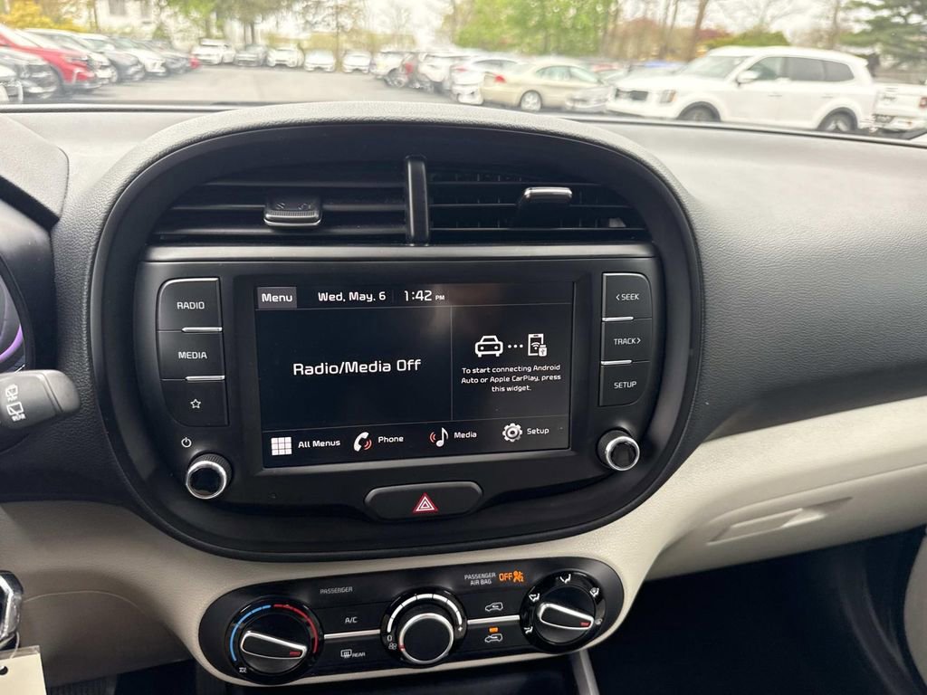Used 2025 Kia Soul LX w/ LX Technology Package FWD image 20