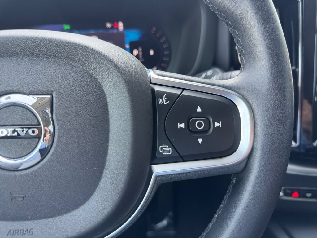 Certified 2023 Volvo XC60 B5 Core w/ Climate Package AWD/4WD image 16