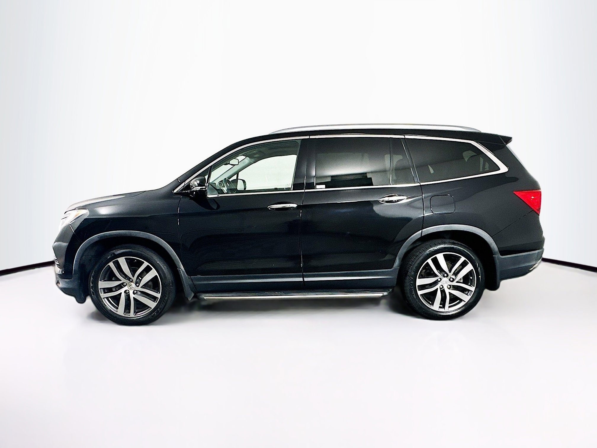 Used 2017 Honda Pilot Elite image 4