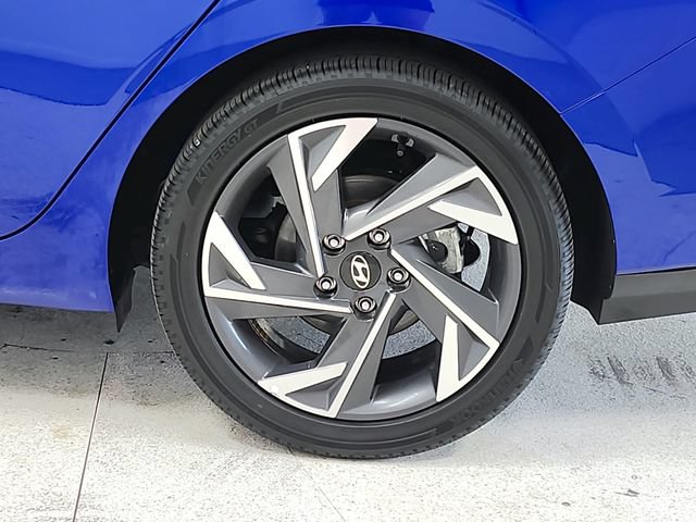 Used 2025 Hyundai Elantra Limited FWD image 13