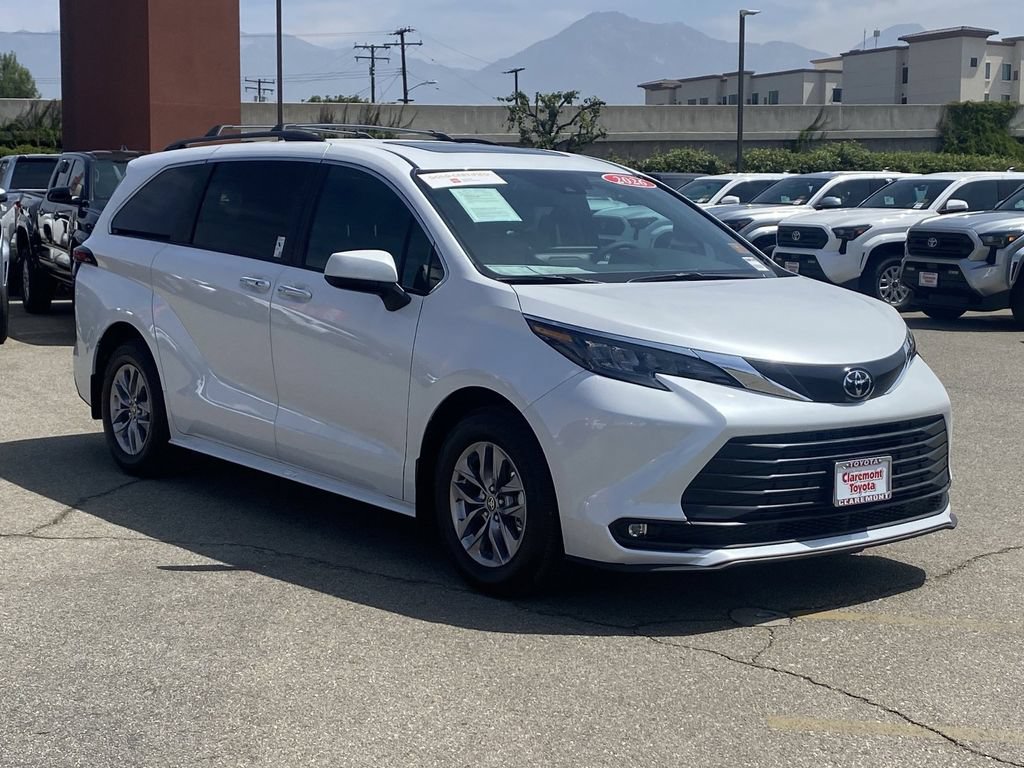 Certified 2026 Toyota Sienna XLE FWD image 44
