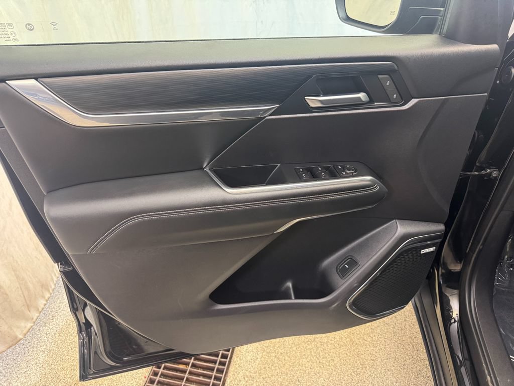 Used 2025 GMC Acadia Elevation FWD image 22