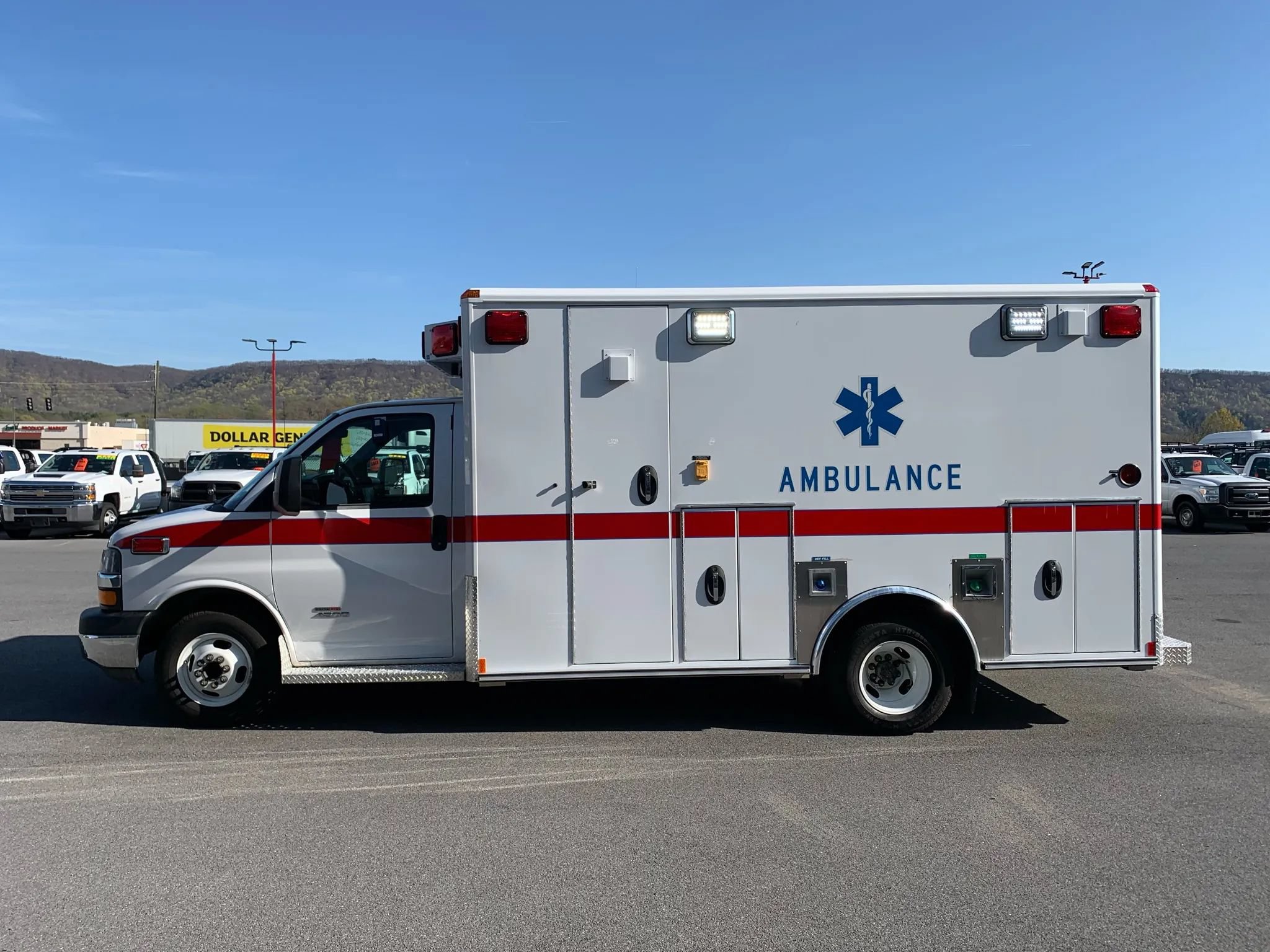 Used 2014 Chevrolet Express 4500 w/ Ambulance Package RWD image 5