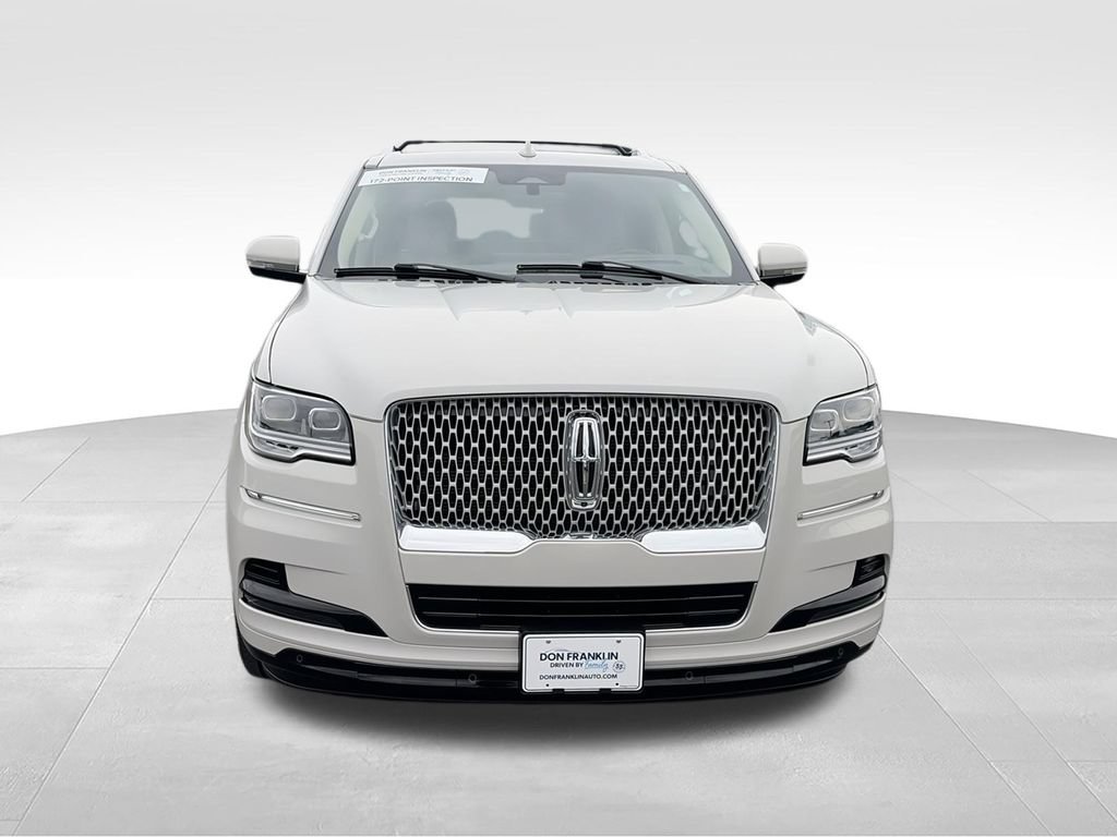 Used 2024 Lincoln Navigator L Reserve w/ Monochromatic Package AWD/4WD image 3