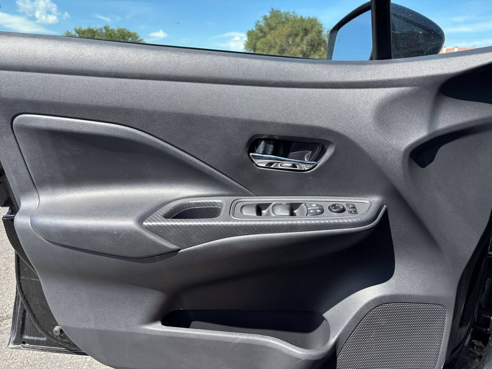 Used 2025 Nissan Versa SV FWD image 18