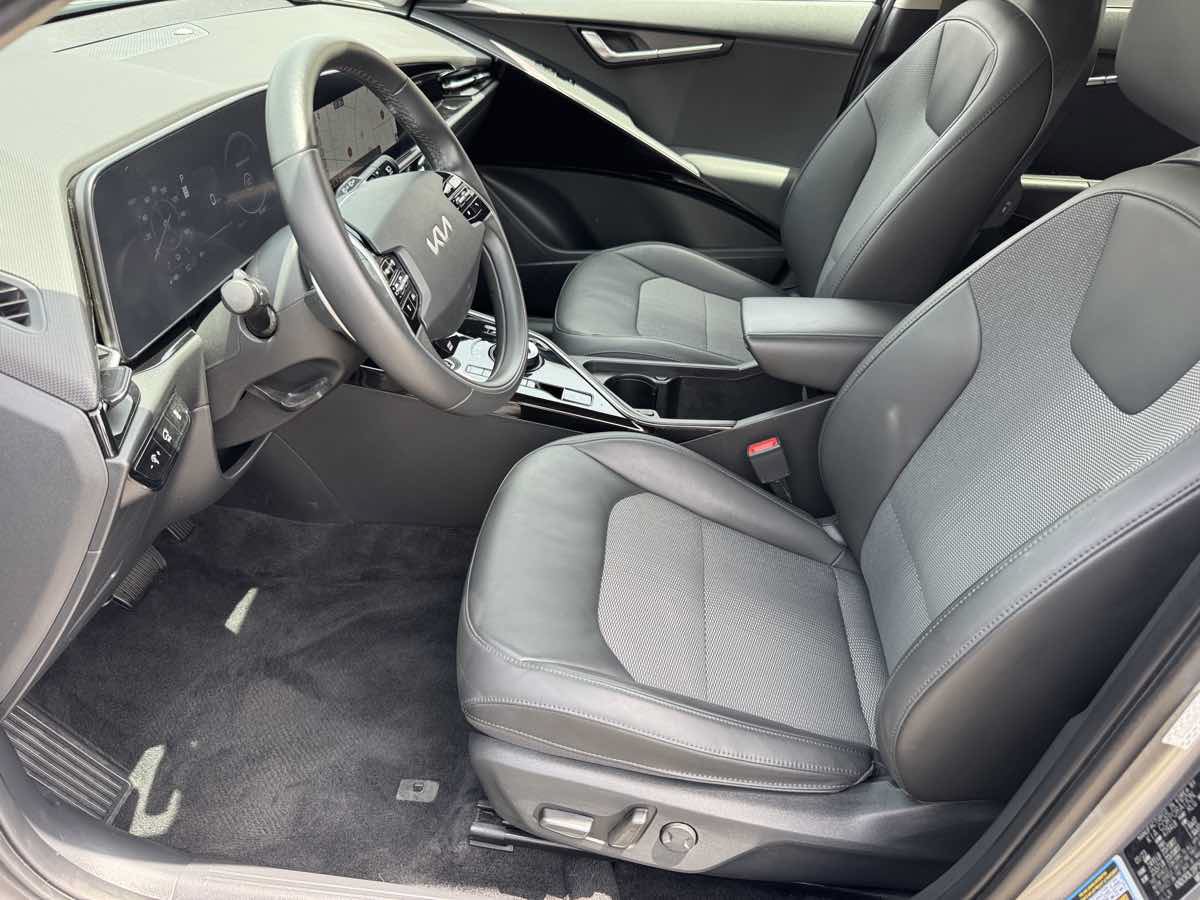 Used 2023 Kia Niro Wind FWD image 25