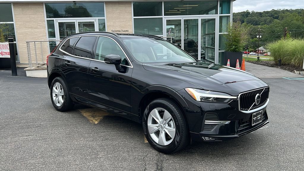 Used 2022 Volvo XC60 B5 Momentum w/ Climate Package image 7