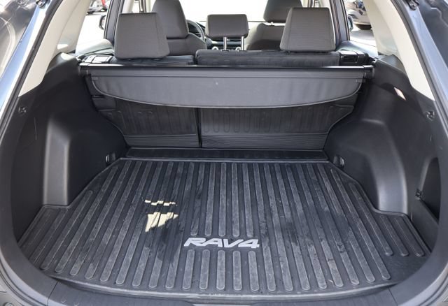 Used 2025 Toyota RAV4 XLE w/ Convenience Package AWD/4WD image 14