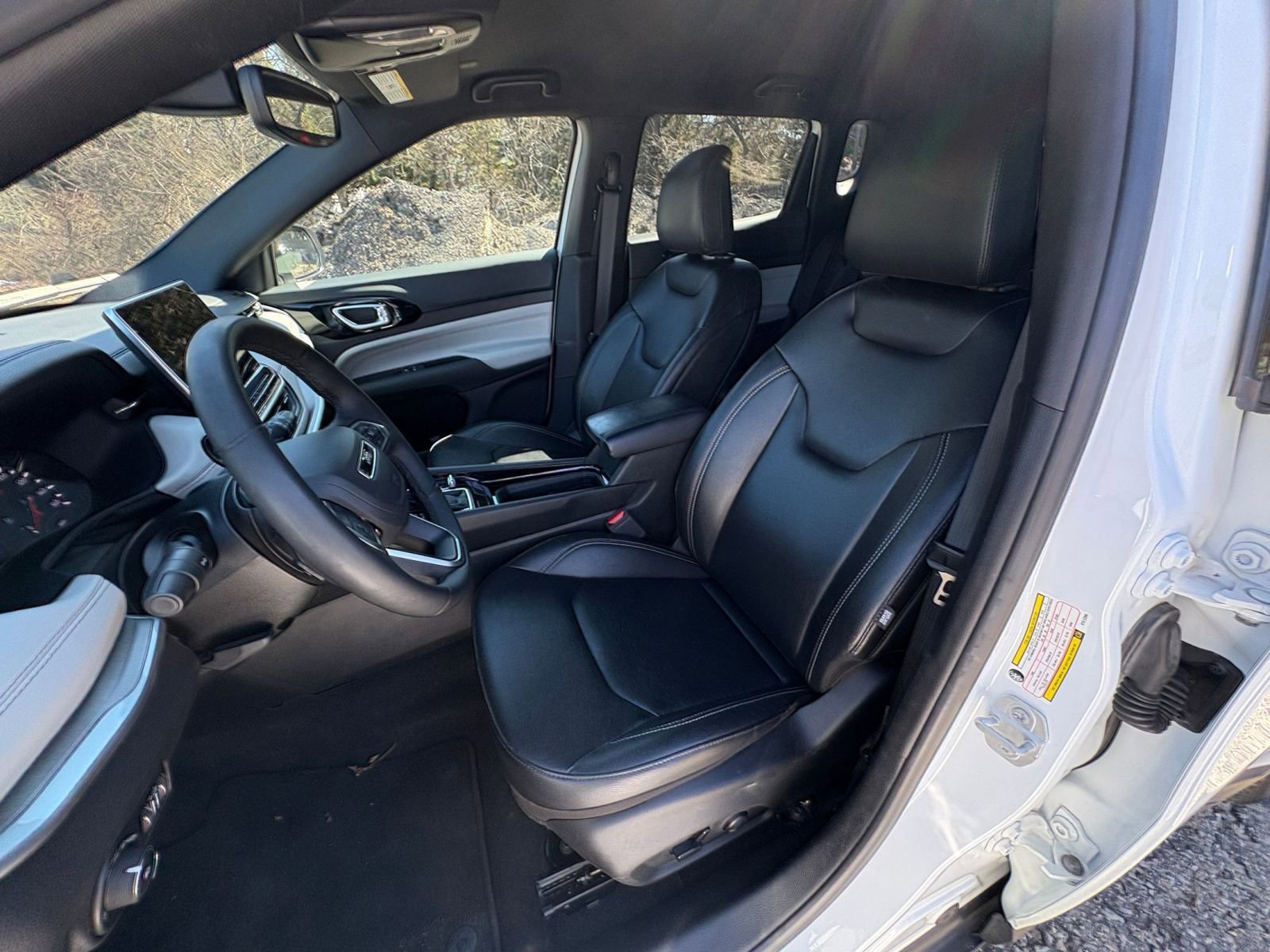 Used 2025 Jeep Compass Limited image 34