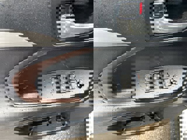 Used 2018 Toyota Highlander XLE image 19