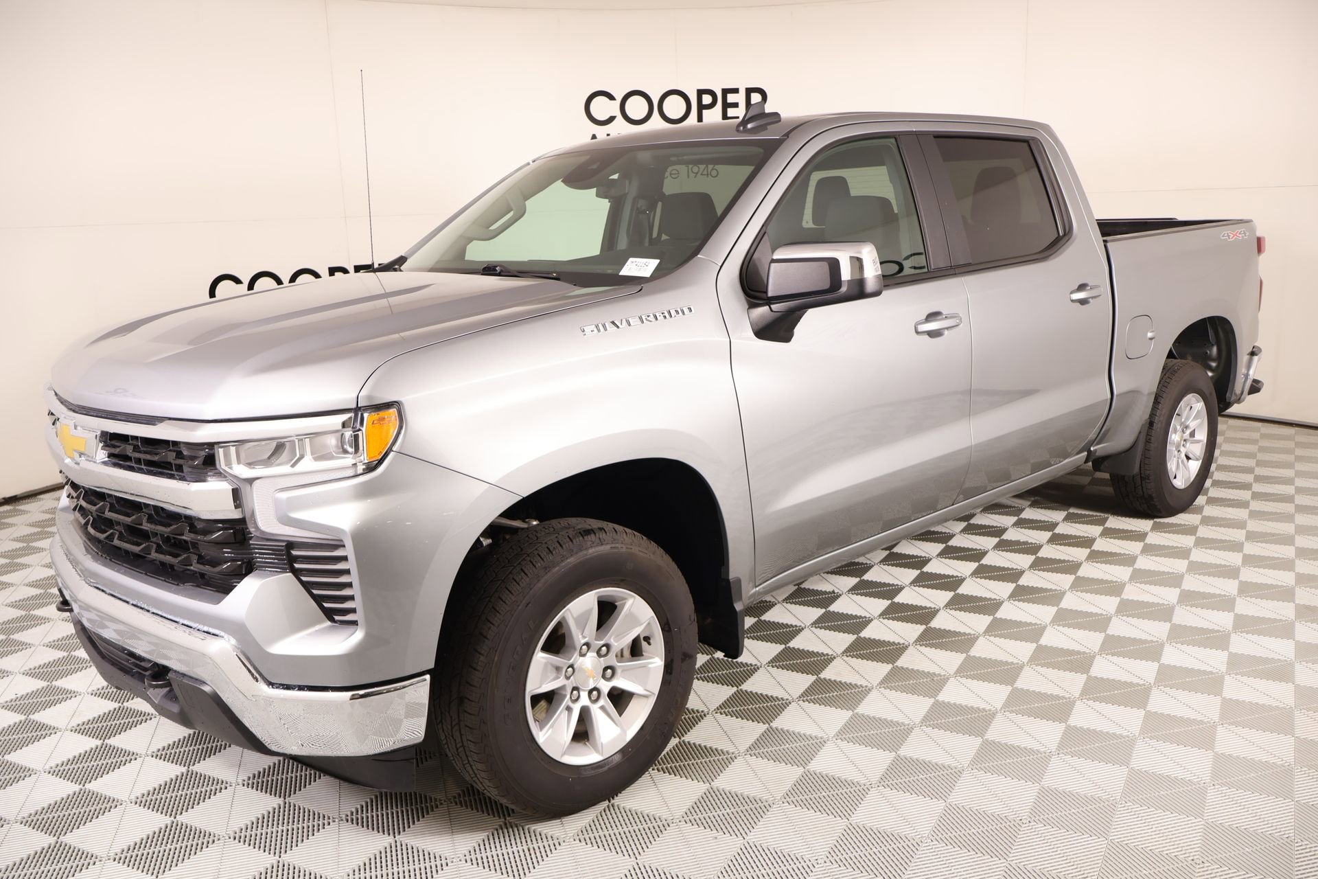Used 2025 Chevrolet Silverado 1500 LT AWD/4WD image 10