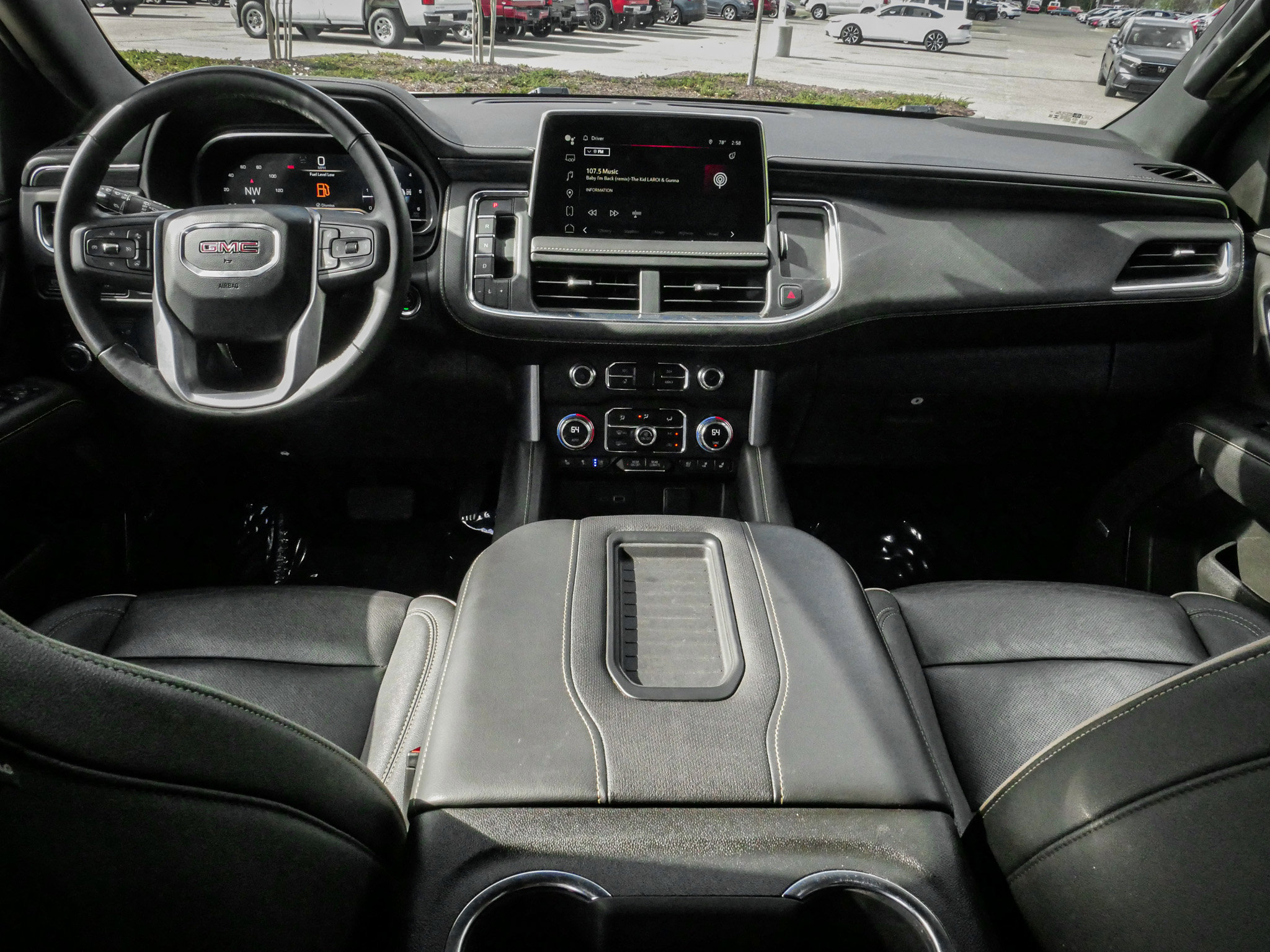 Used 2023 GMC Yukon XL SLT AWD/4WD image 29