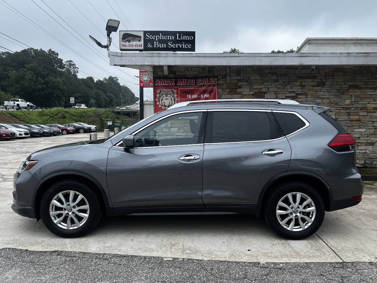 Used 2017 Nissan Rogue SV FWD image 3