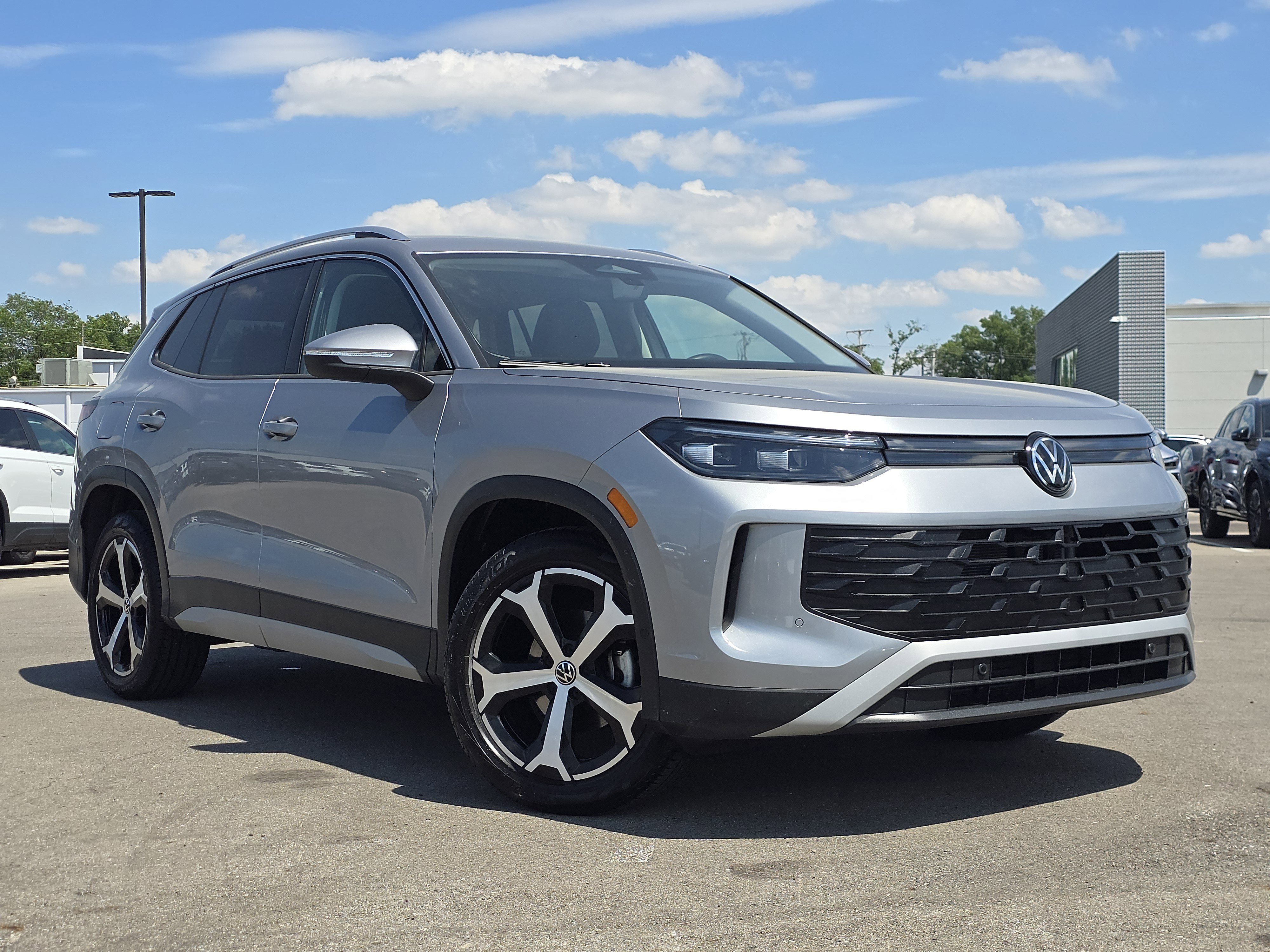New 2025 Volkswagen Tiguan SE