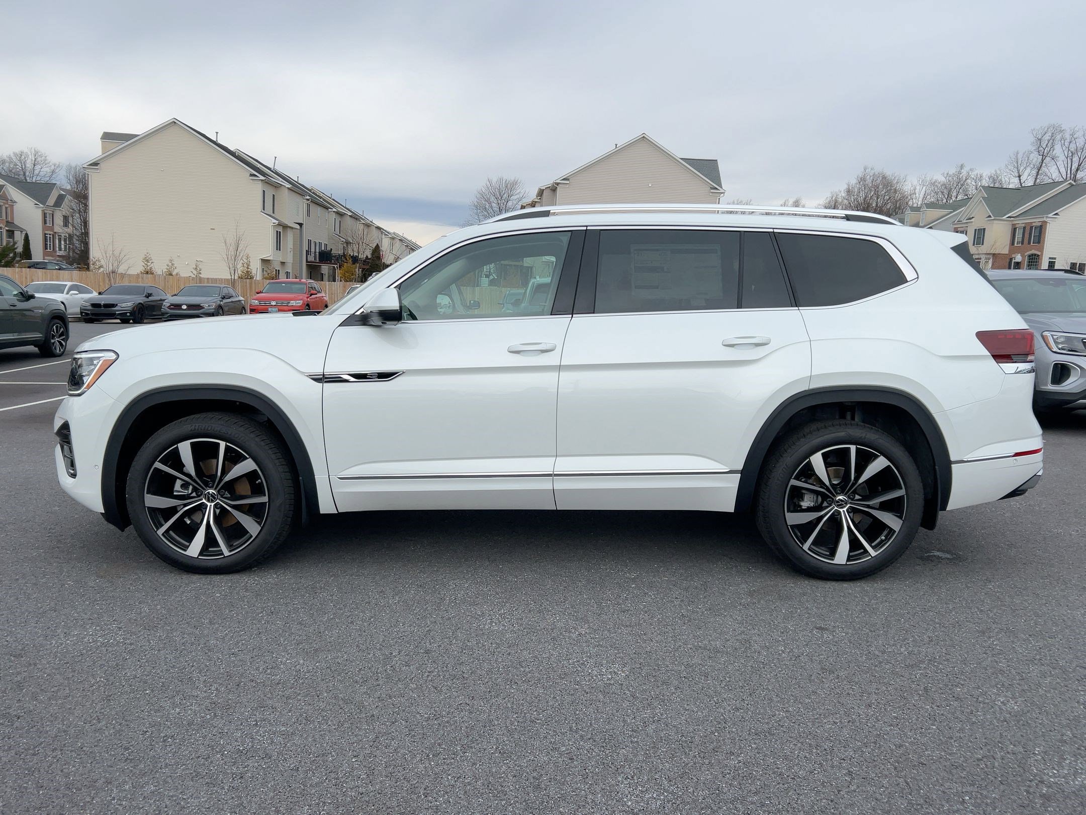New 2026 Volkswagen Atlas SEL Premium R-Line image 2