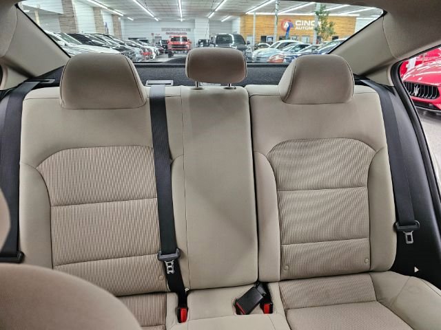 Used 2017 Hyundai Elantra SE image 31