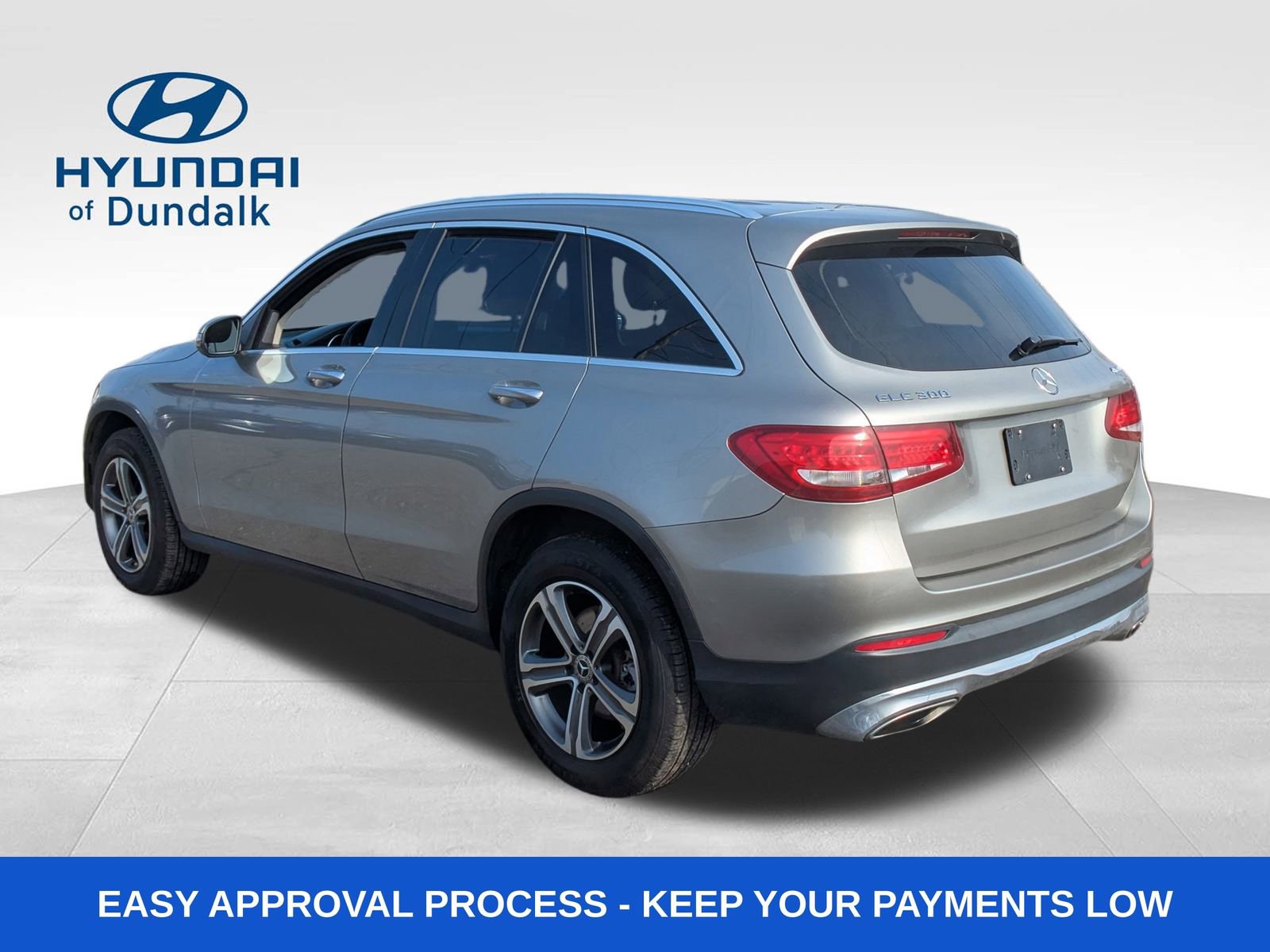 Used 2019 Mercedes-Benz GLC 300 4MATIC w/ Premium Package image 5