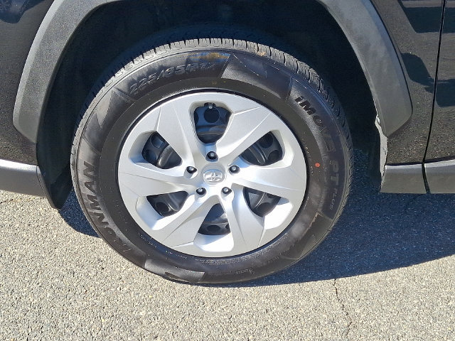 Used 2024 Toyota RAV4 LE AWD/4WD image 8