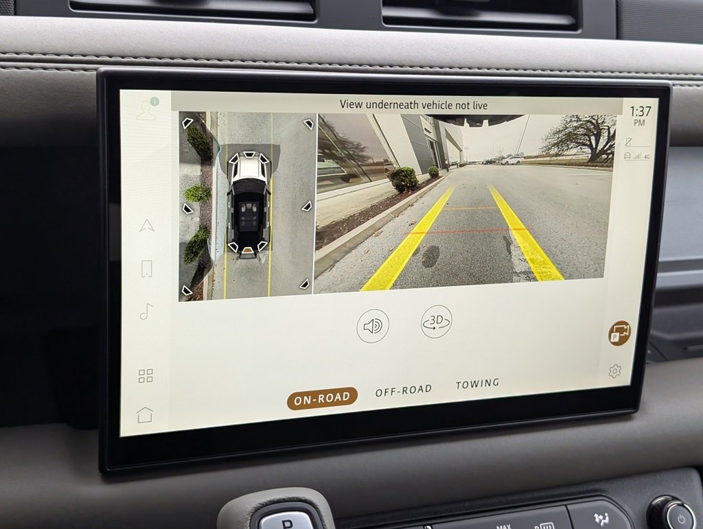 Used 2025 Land Rover Defender 110 image 13