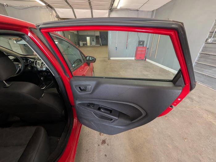 Used 2012 Ford Fiesta SE w/ Super Fuel Economy Pkg FWD image 28
