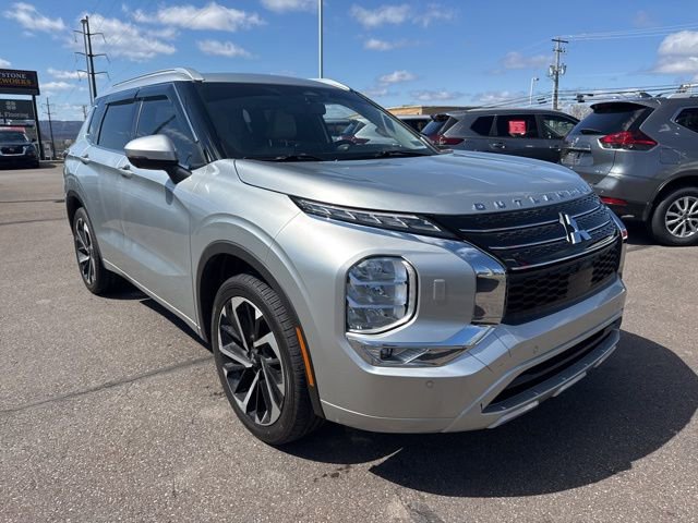 Used 2024 Mitsubishi Outlander SEL image 3