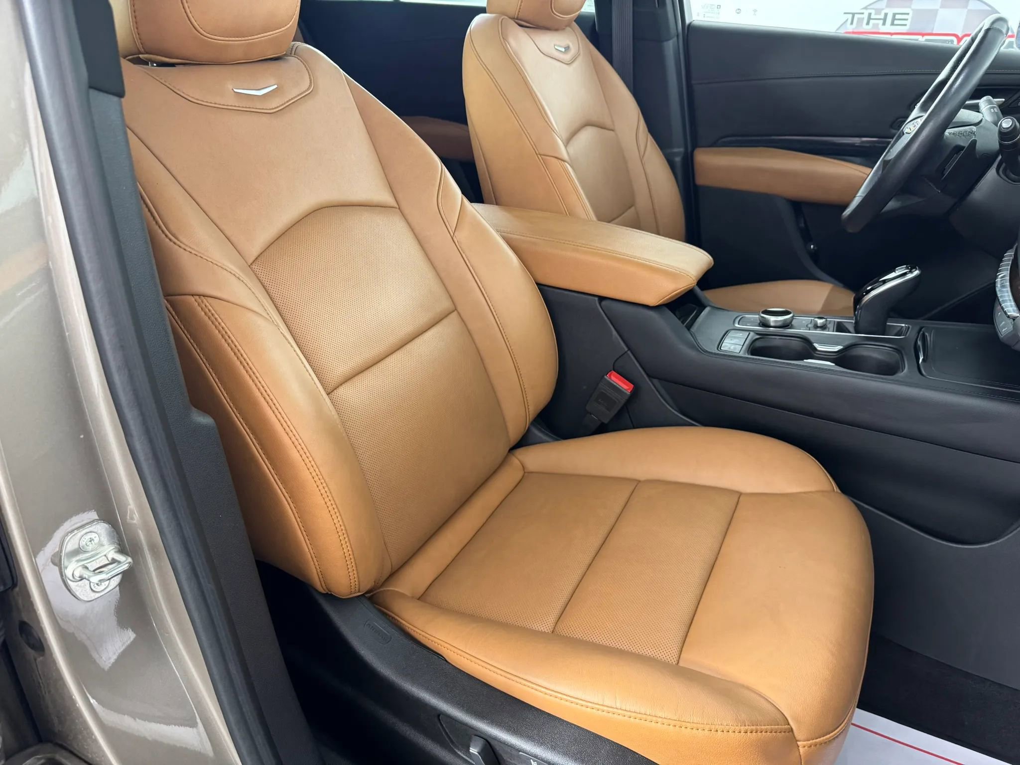Used 2024 Cadillac XT4 Premium Luxury w/ Technology Package AWD/4WD image 39