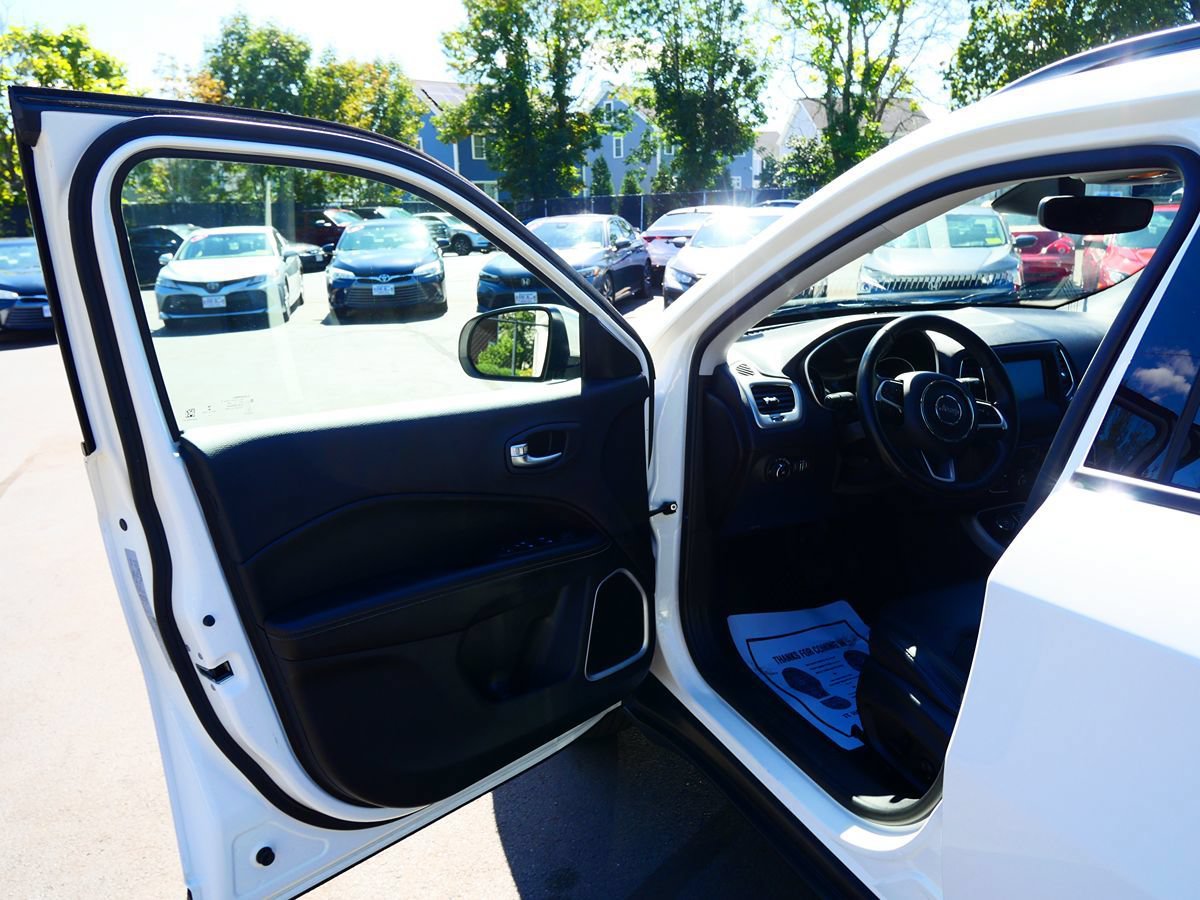 Used 2019 Jeep Compass Latitude w/ Popular Equipment Group AWD/4WD image 16