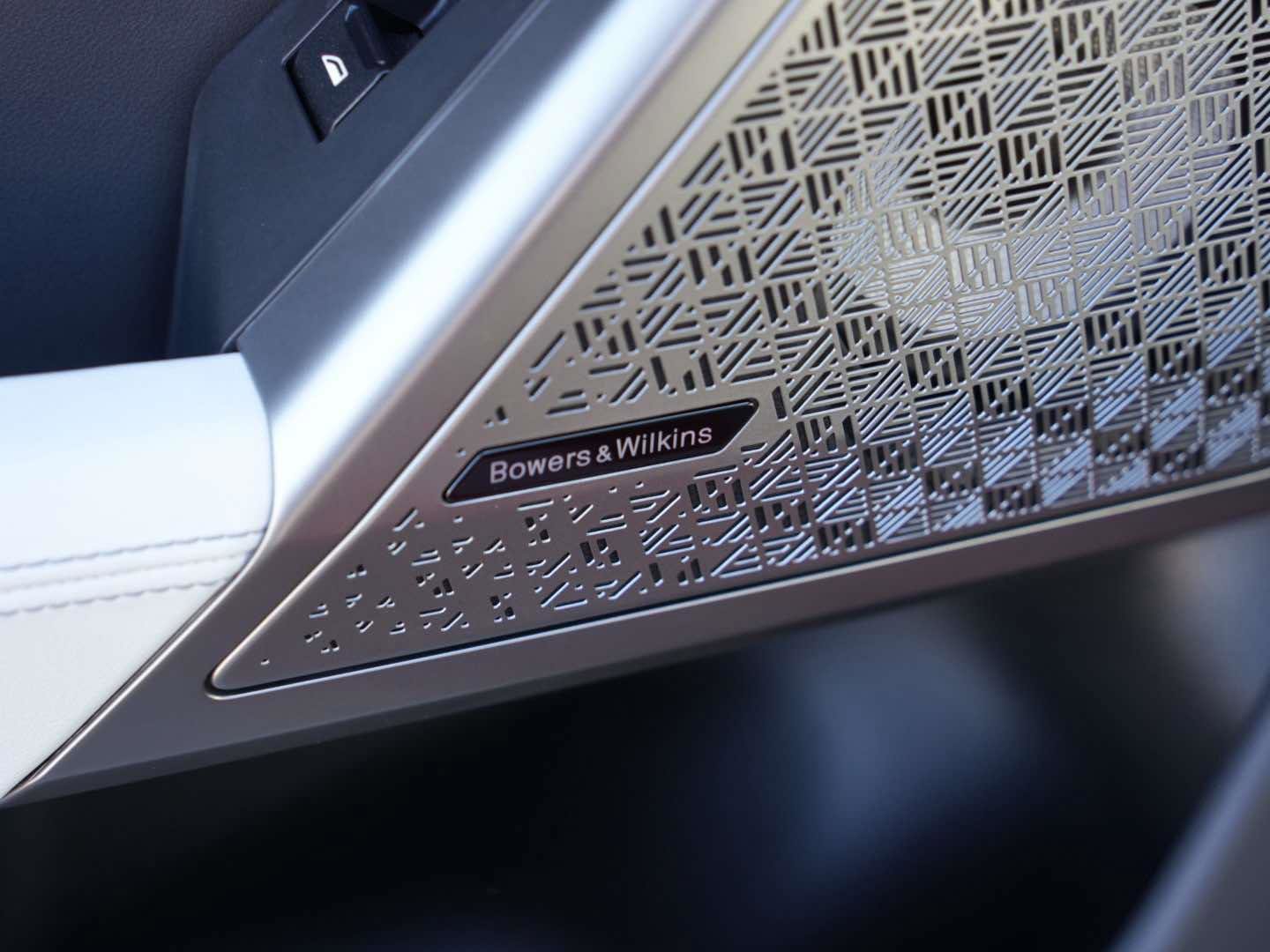 Used 2025 BMW i5 M60 w/ Dynamic Handling Package image 8